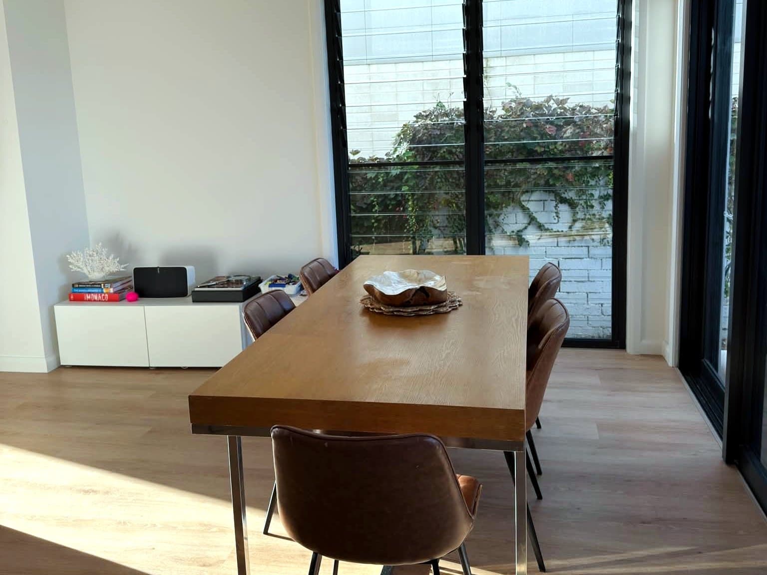 Dining room cleaning result after