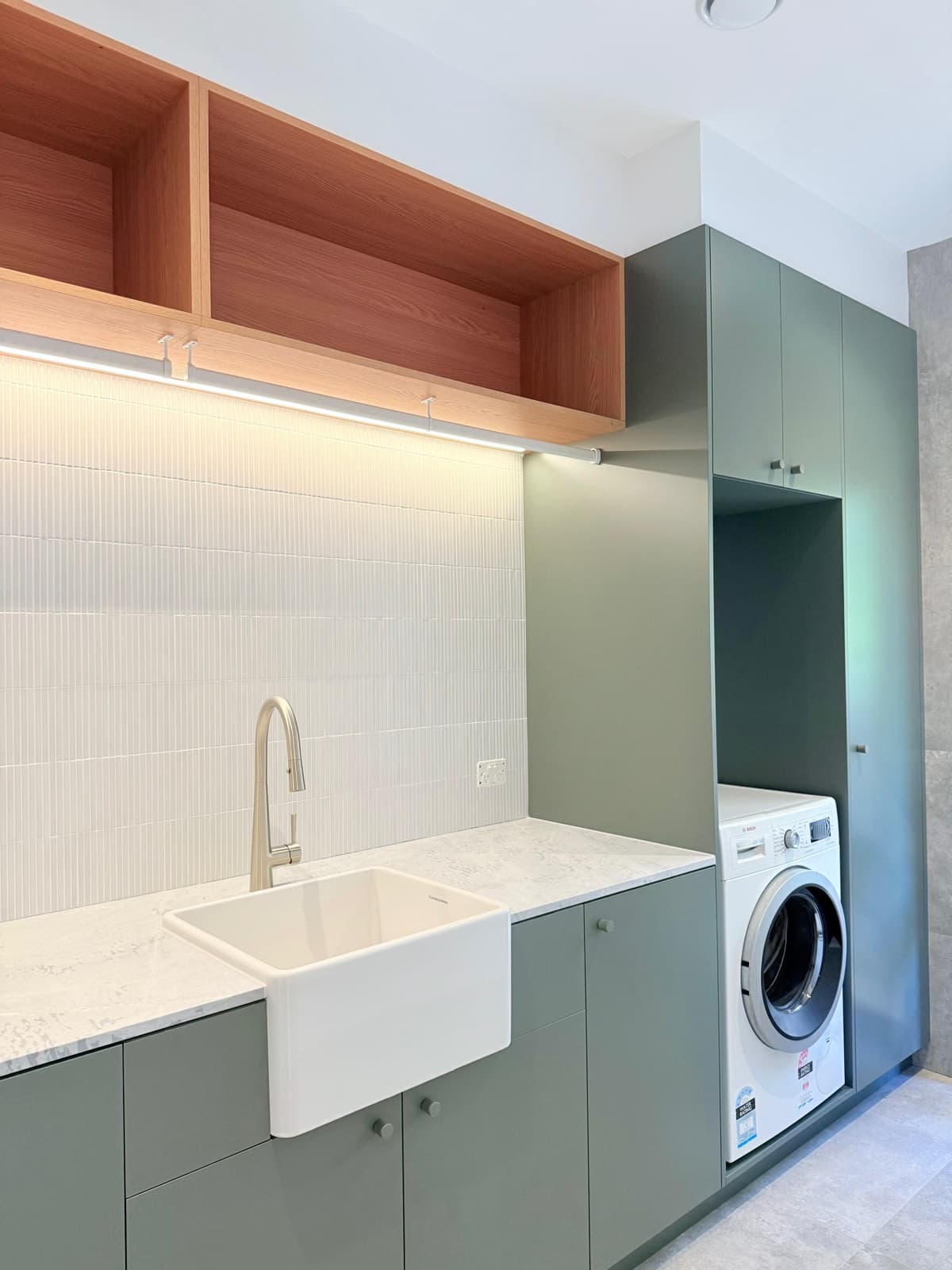 Focus cleaner detailing an end-of-lease kitchen