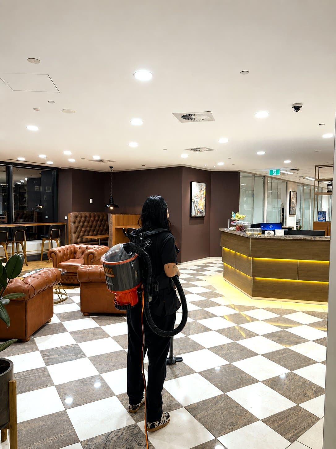 Focus cleaner in a commercial lobby